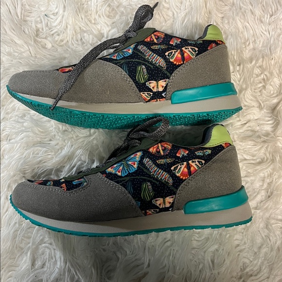 Inkkas Earth Tone butterfly Sneakers - Picture 2 of 6